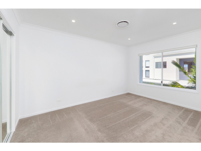 24/6 Park Cove Blvd, Hope Island QLD 4212