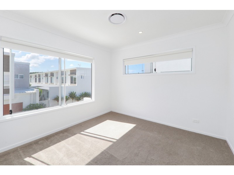 24/6 Park Cove Blvd, Hope Island QLD 4212