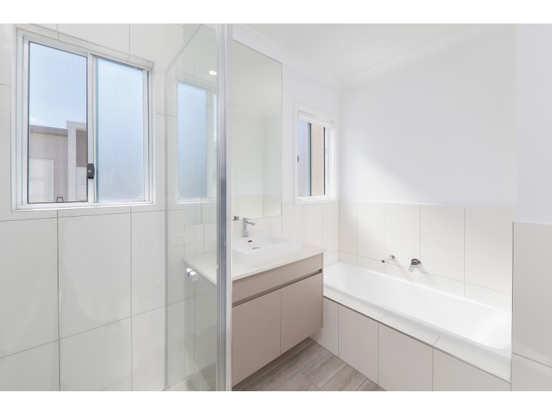 24/6 Park Cove Blvd, Hope Island QLD 4212