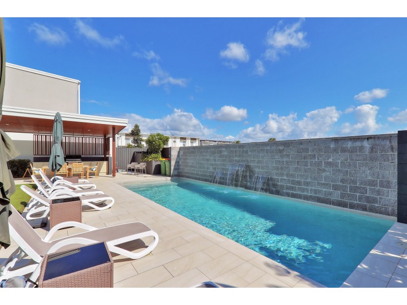 24/6 Park Cove Blvd, Hope Island QLD 4212