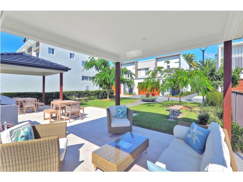 24/6 Park Cove Blvd, Hope Island QLD 4212