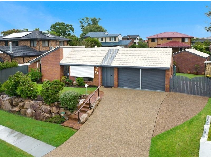74 Bridgnorth Street, Carindale QLD 4152