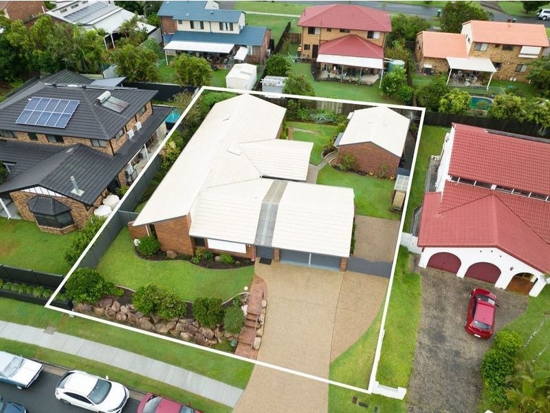 74 Bridgnorth Street, Carindale QLD 4152