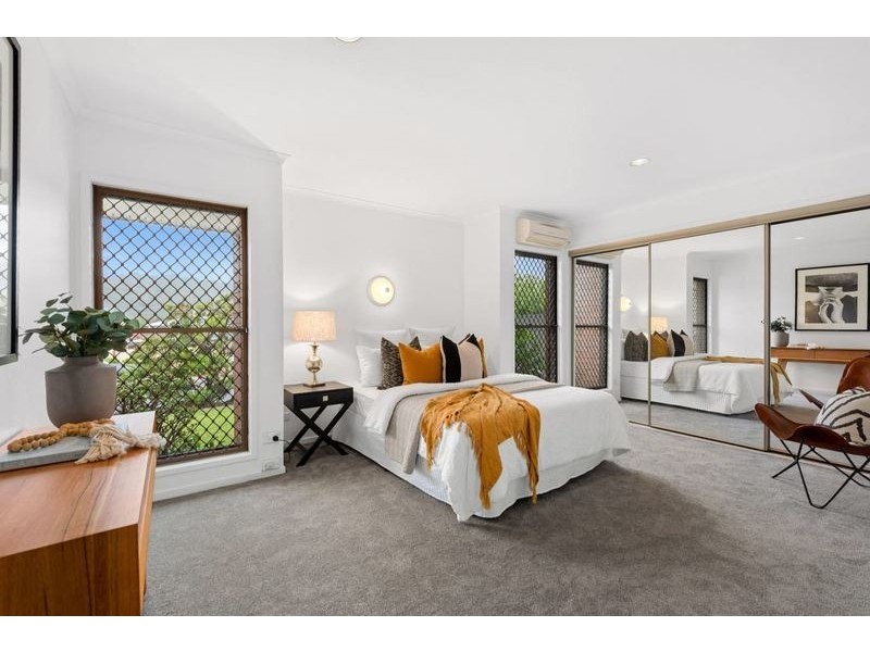 74 Bridgnorth Street, Carindale QLD 4152