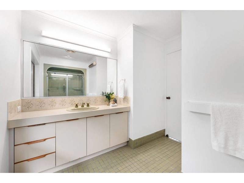 74 Bridgnorth Street, Carindale QLD 4152