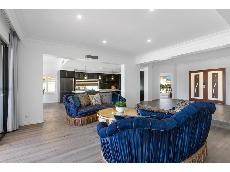 3115 Riverleigh Drive, Hope Island QLD 4212