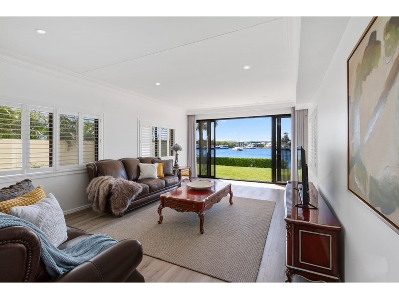 3115 Riverleigh Drive, Hope Island QLD 4212