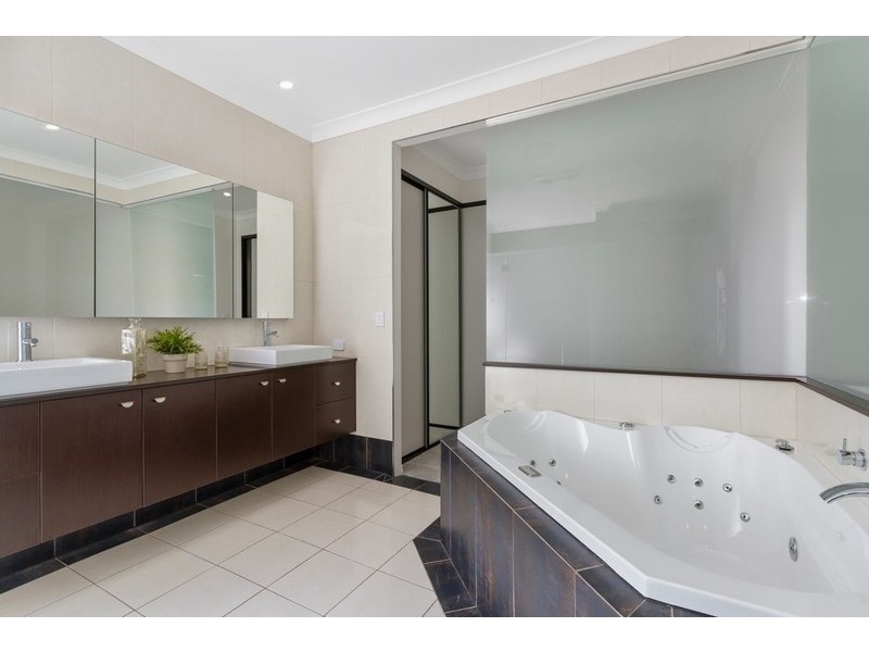 3115 Riverleigh Drive, Hope Island QLD 4212
