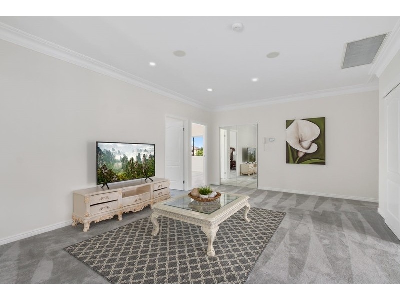 3115 Riverleigh Drive, Hope Island QLD 4212