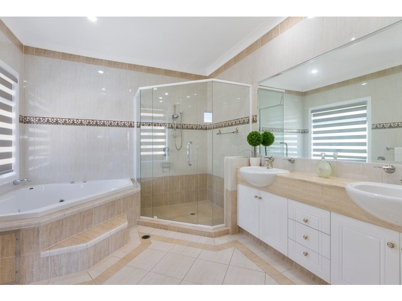 3115 Riverleigh Drive, Hope Island QLD 4212