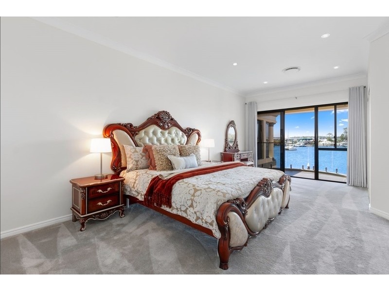 3115 Riverleigh Drive, Hope Island QLD 4212