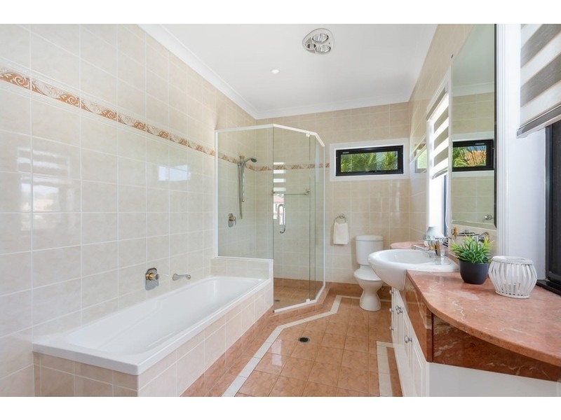3115 Riverleigh Drive, Hope Island QLD 4212
