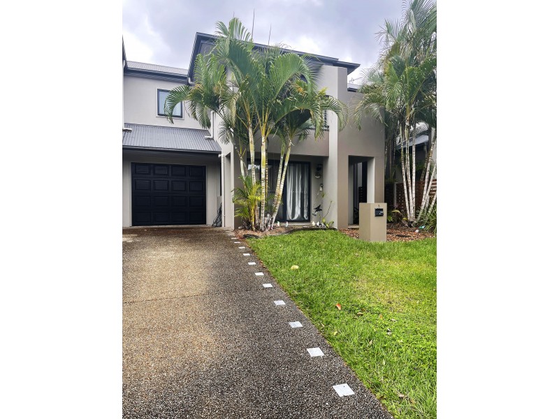 2/27 Lantau Crescent, Varsity Lakes QLD 4227