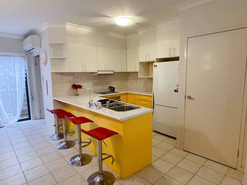 2/27 Lantau Crescent, Varsity Lakes QLD 4227