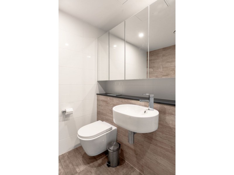 2911/2 Como Cres, Southport QLD 4215