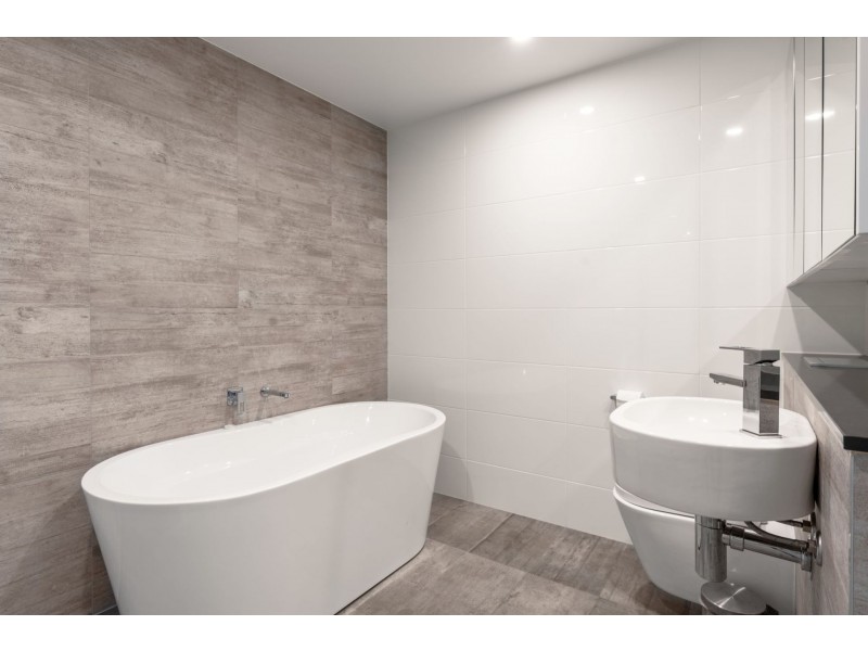 2911/2 Como Cres, Southport QLD 4215