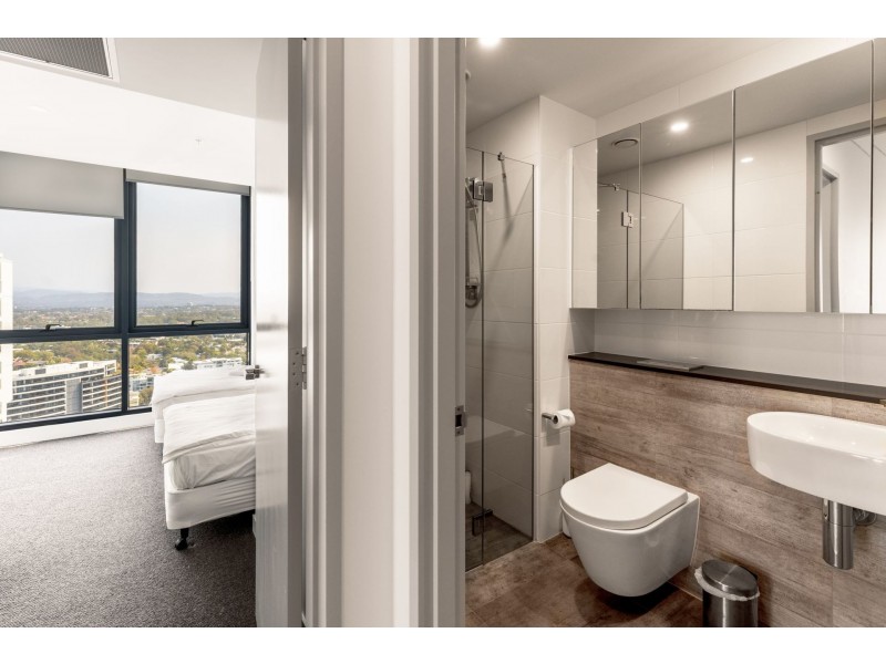 2911/2 Como Cres, Southport QLD 4215