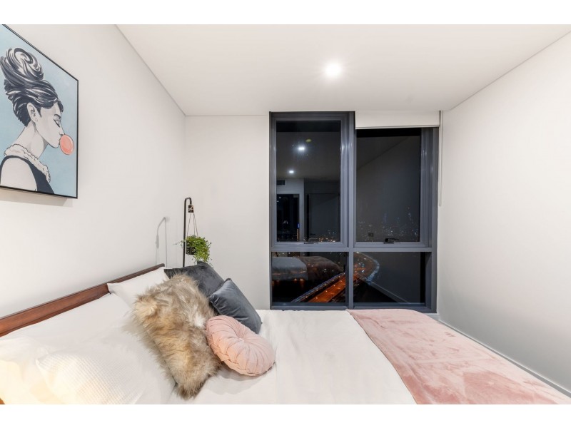 2911/2 Como Cres, Southport QLD 4215