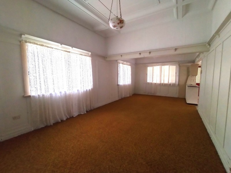 17 Crown Street, Holland Park West QLD 4121