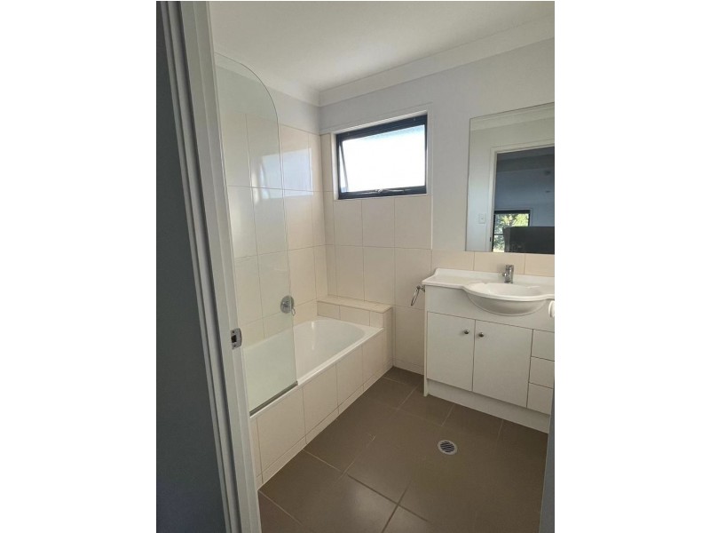 42/337 Spring Street, Kearneys Spring QLD 4350