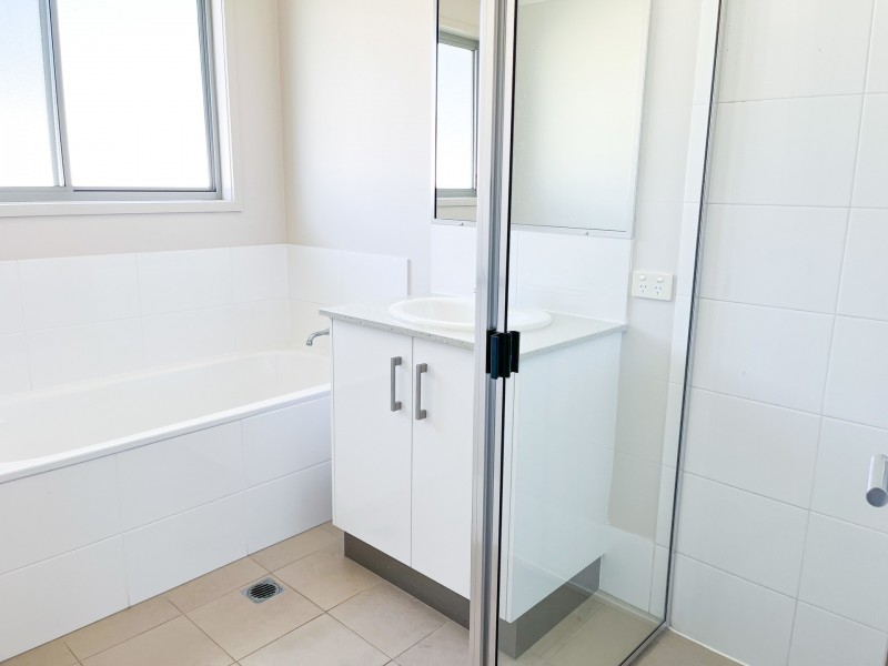 73 Centenary Dr Nth, Middlemount QLD 4746