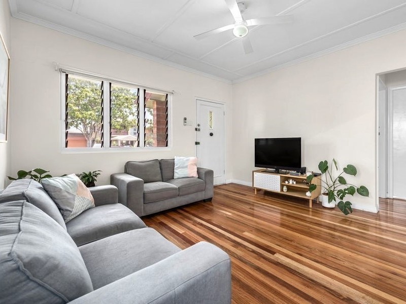 77 Gatling Road, Cannon Hill QLD 4170