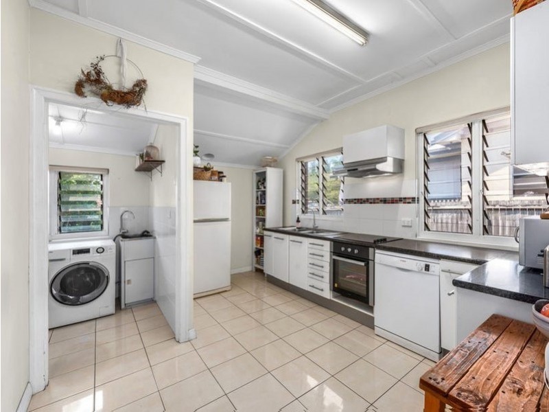 77 Gatling Road, Cannon Hill QLD 4170