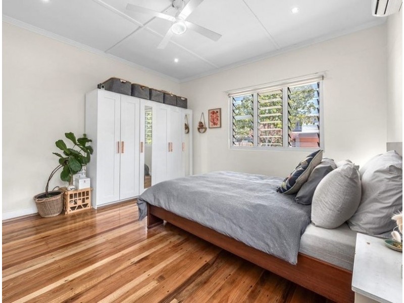 77 Gatling Road, Cannon Hill QLD 4170