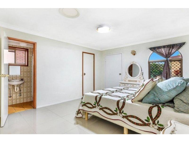 12A Angophora Street, Robertson QLD 4109