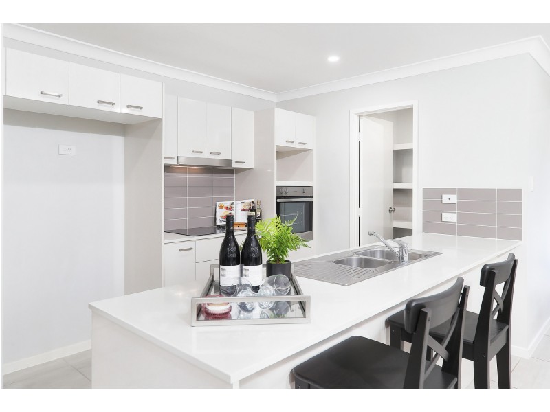 6 Beachwood Street, Redland Bay QLD 4165