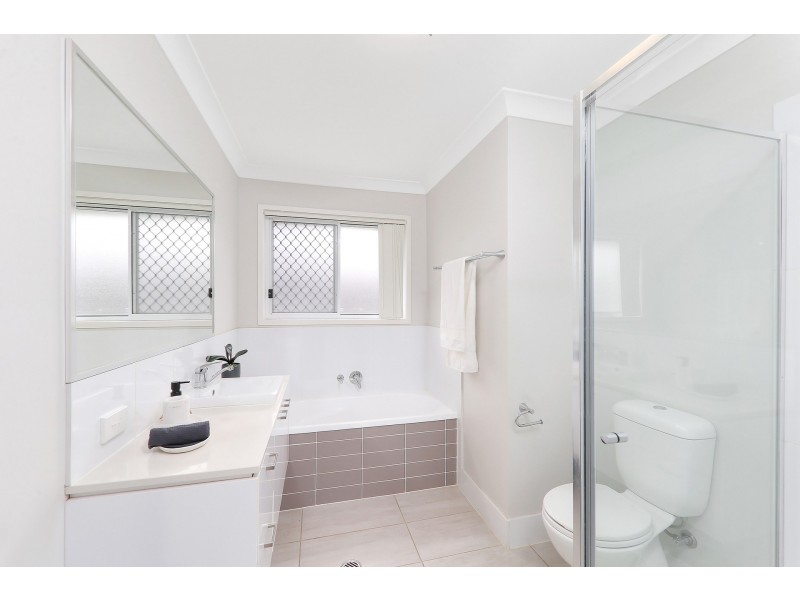 6 Beachwood Street, Redland Bay QLD 4165