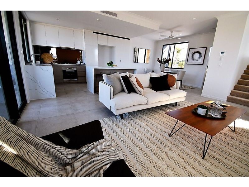 24 Park Cove Blvd, Hope Island QLD 4212
