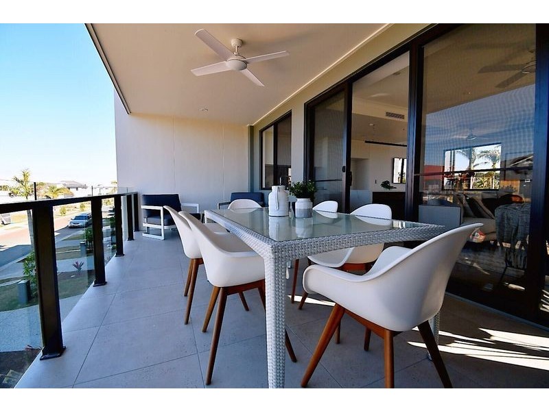 24 Park Cove Blvd, Hope Island QLD 4212