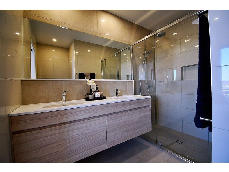 24 Park Cove Blvd, Hope Island QLD 4212