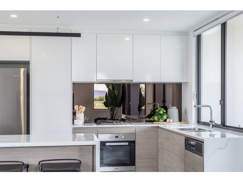 44 Park Cove Blvd, Hope Island QLD 4212