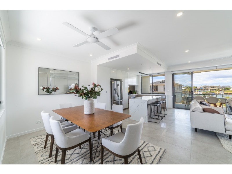 44 Park Cove Blvd, Hope Island QLD 4212