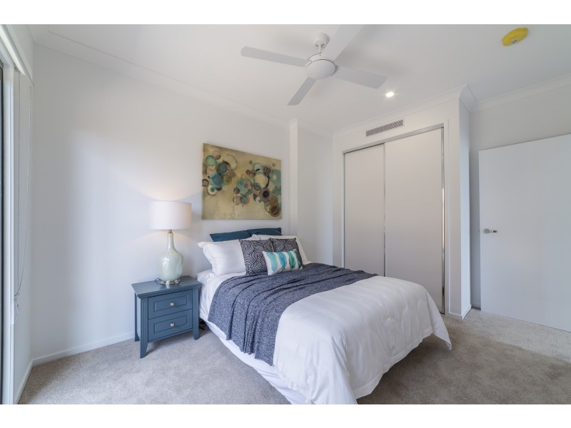 44 Park Cove Blvd, Hope Island QLD 4212