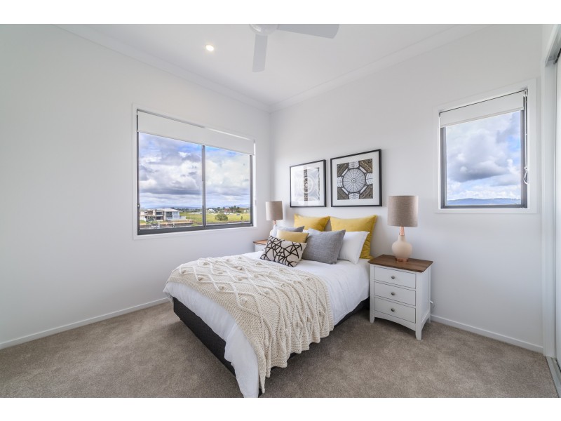 44 Park Cove Blvd, Hope Island QLD 4212