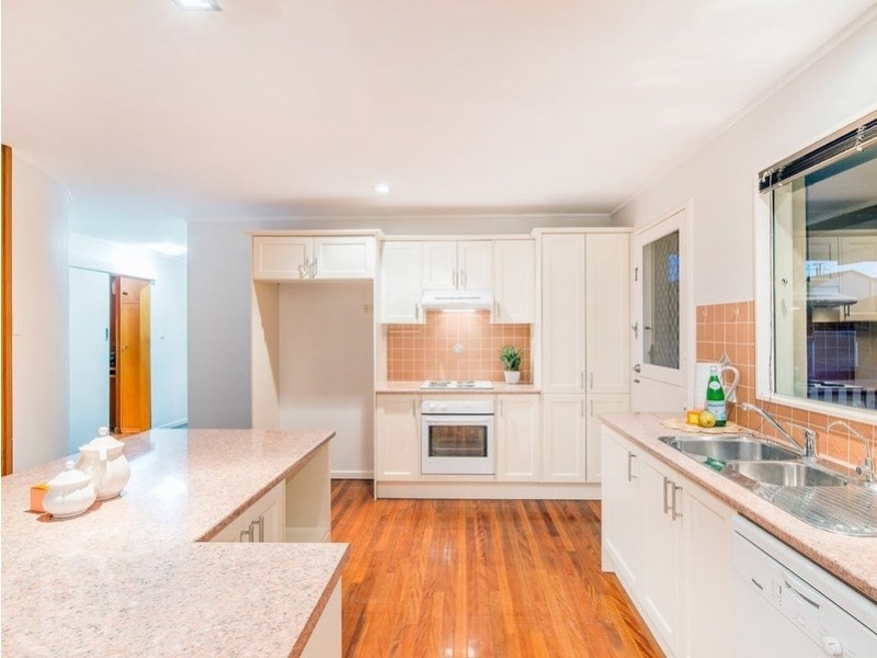 34 Cresthaven Drive, Mansfield QLD 4122