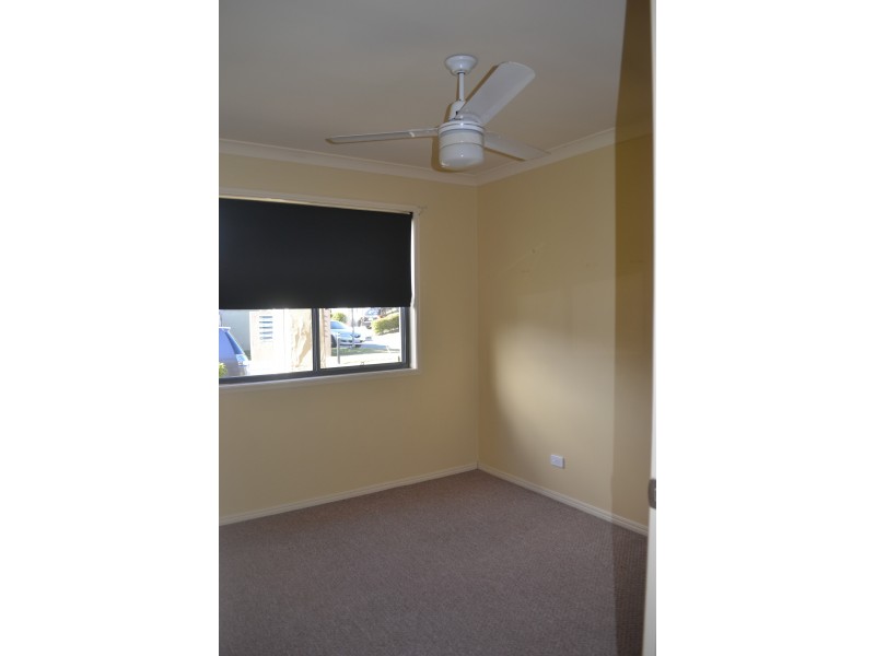 16/1-15 Santa Isobel Blvd, Pacific Pines QLD 4211
