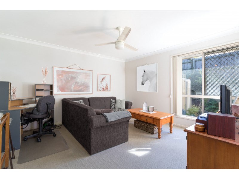 2/4 Eugenia Ave, Rothwell QLD 4022