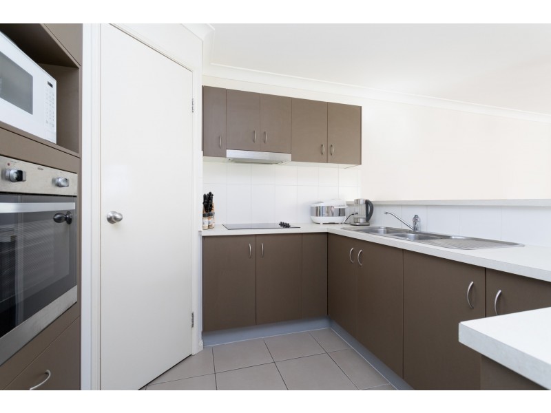 2/4 Eugenia Ave, Rothwell QLD 4022