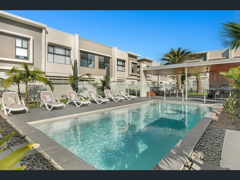 16/33 Sickle Ave, Hope Island QLD 4212