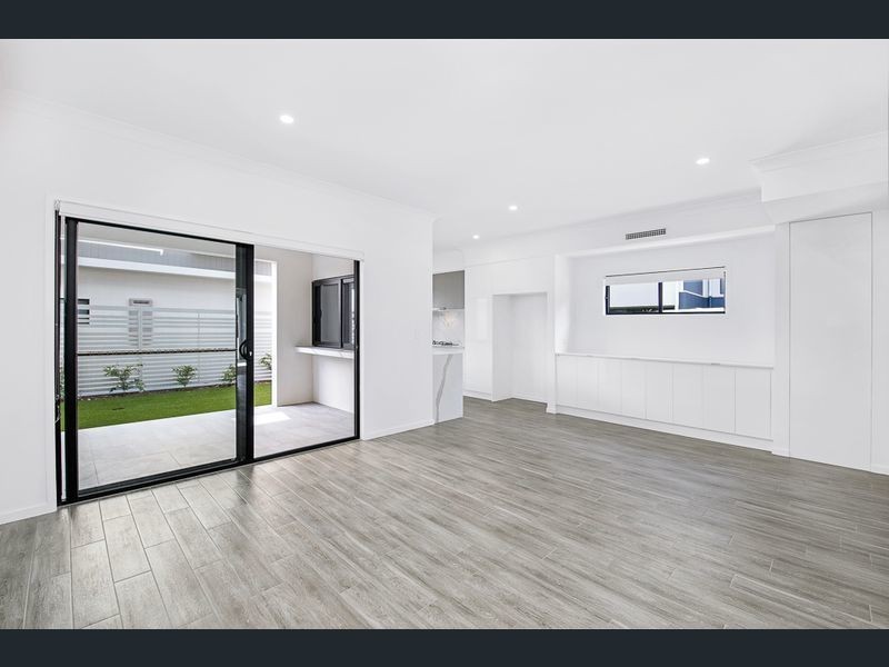 16/33 Sickle Ave, Hope Island QLD 4212