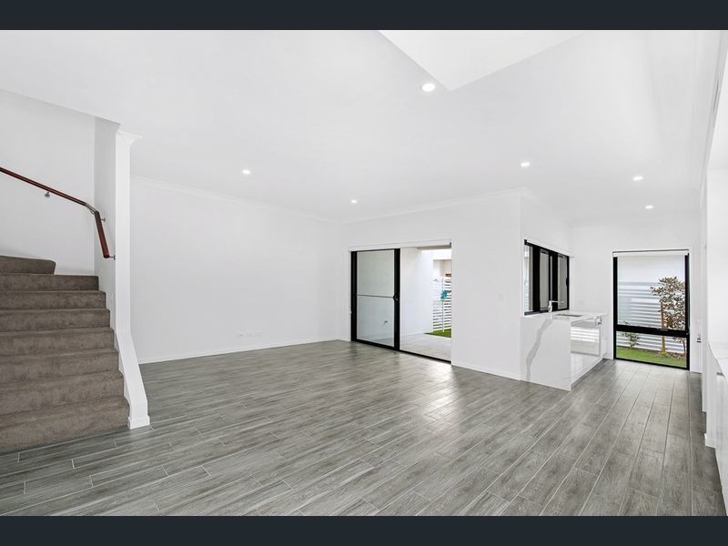 16/33 Sickle Ave, Hope Island QLD 4212