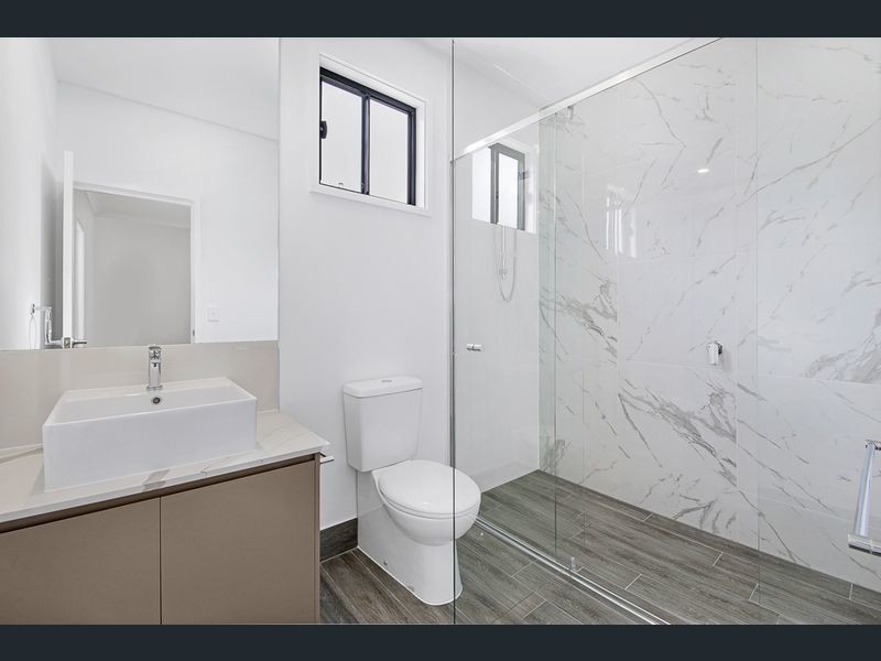 16/33 Sickle Ave, Hope Island QLD 4212