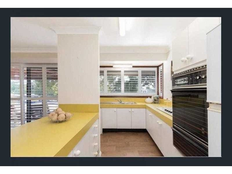 2 Donnington Street, Carindale QLD 4152