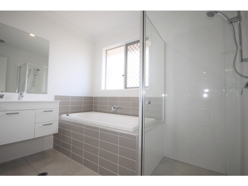 9 Sapphire Street, Park Ridge QLD 4125