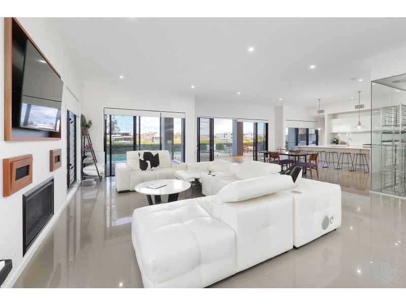1043 Edgecliff Drive, Sanctuary Cove QLD 4212