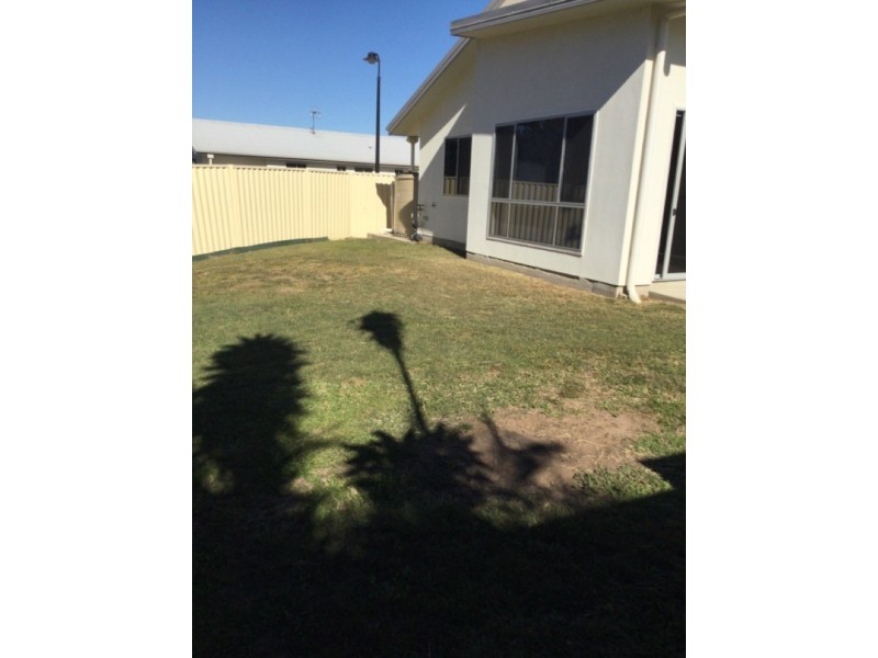 1/73 Centenary Dr Nth, Middlemount QLD 4746